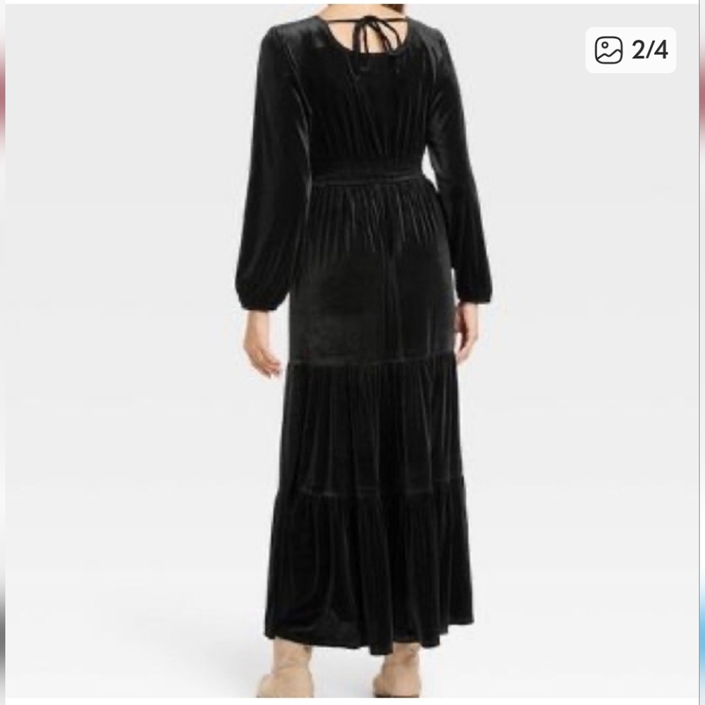 Elegant Black Velvet Maxi Dress - Picture 5 of 5